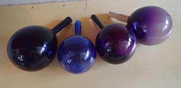 paarse ballonnetjes,geblazen glas, bieden € 2,00 p st